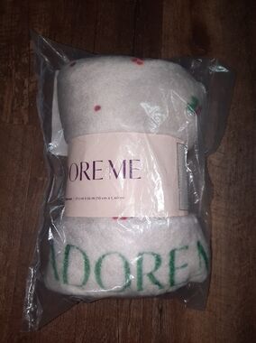 Adore Me Plush Winter CherryThrow Blanket NEW